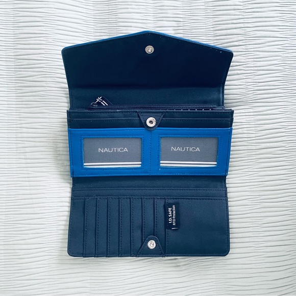 NWOT Nautica Blue and Floral Print ID Safe Wallet - Picture 3 of 6